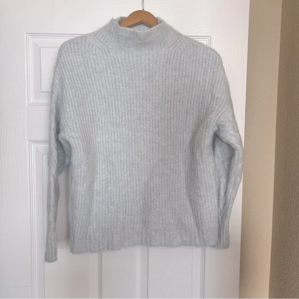 Nordstrom Signature Cashmere and Silk Sweater Size Medium Light Blue N7